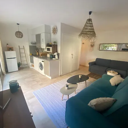 La Beau'm Les Pins Centre 200m De La Terrasse Et Jardin アパート